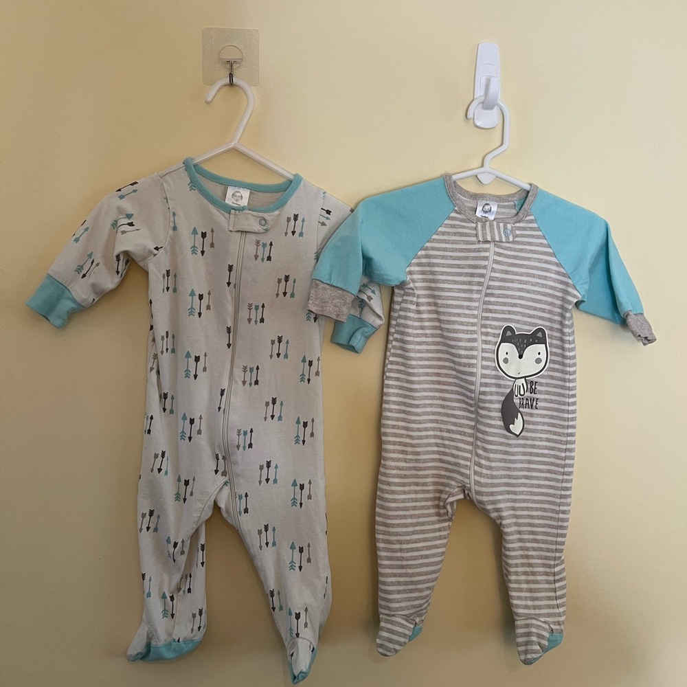 Two-Pack of Gerber 3-6 month sleeper onesies Great Condition